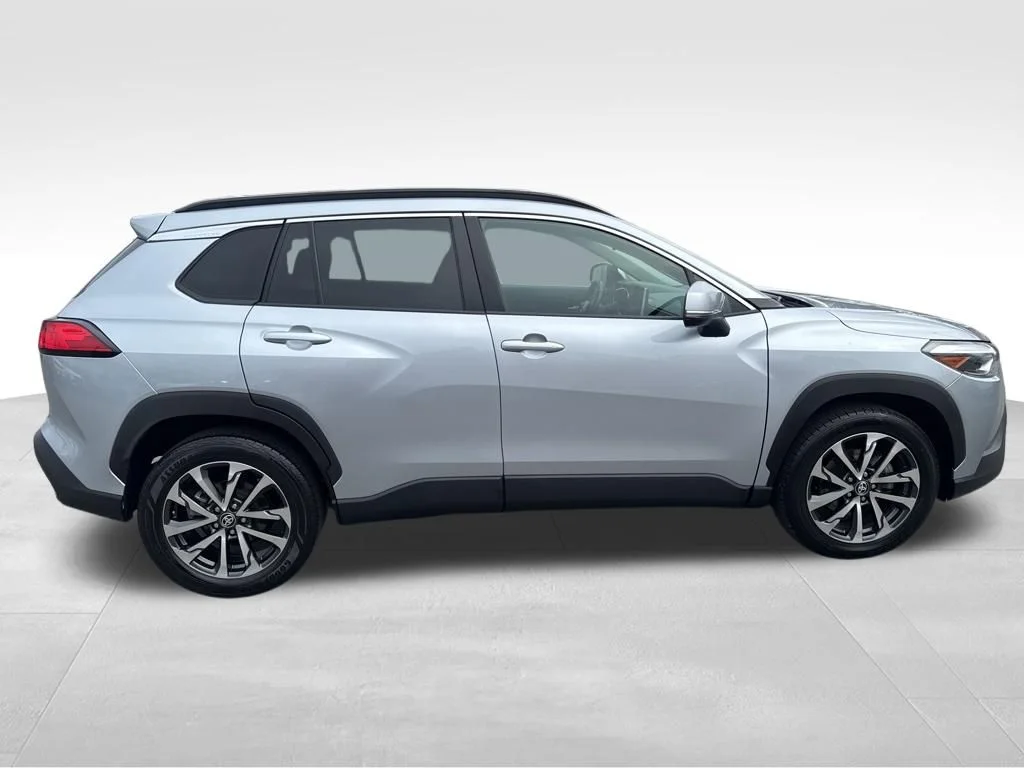 Used 2023 Silver Toyota XLE image 6