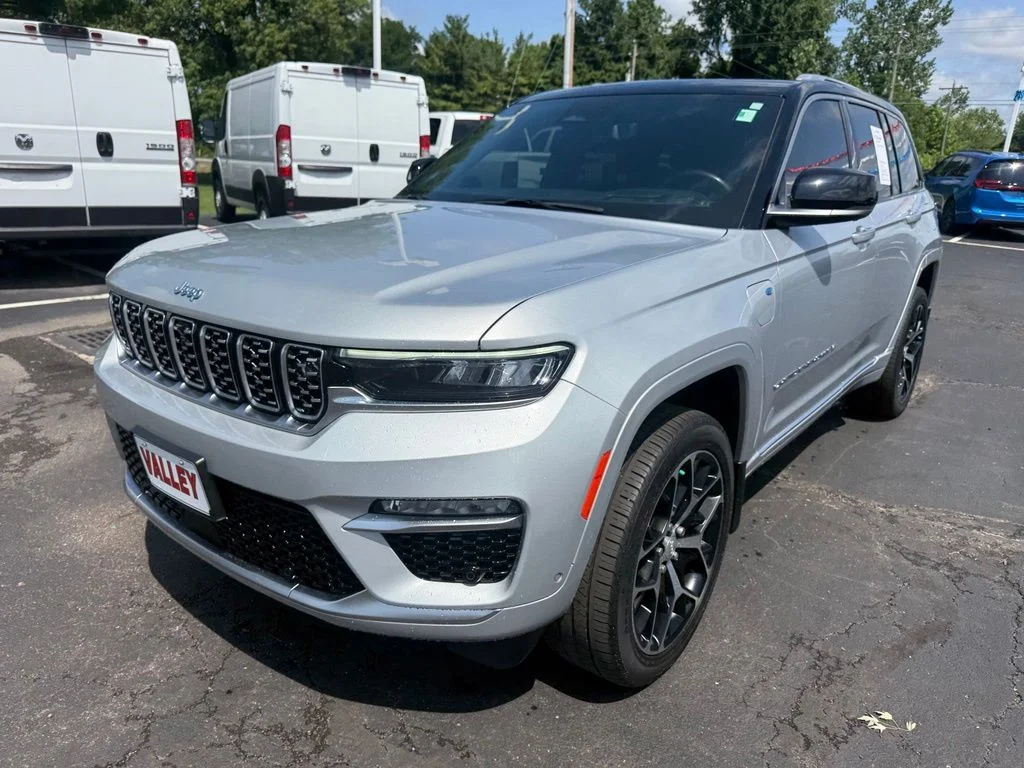 Certified Used 2023 Silver Jeep Summit Reserve 4xe image 9