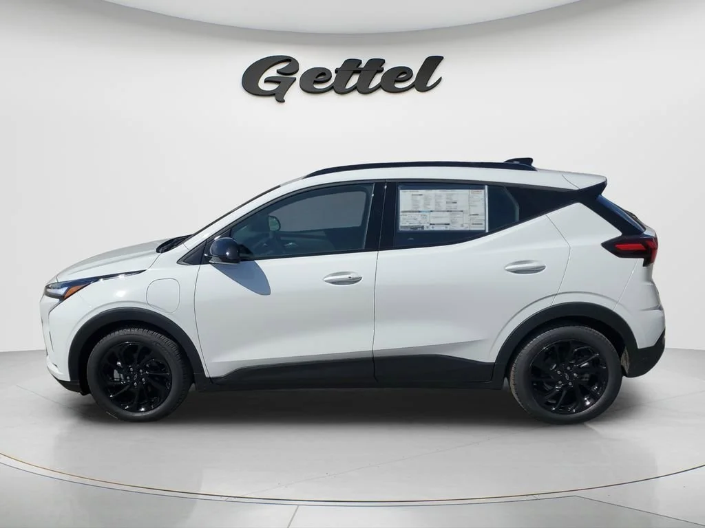 Used 2027 Summit White Chevrolet RS image 7