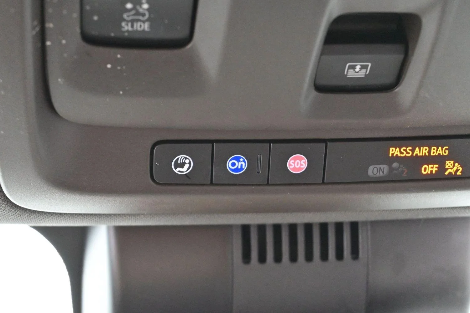 Used 2025 Iridescent Pearl Tricoat Chevrolet Z71 image 29
