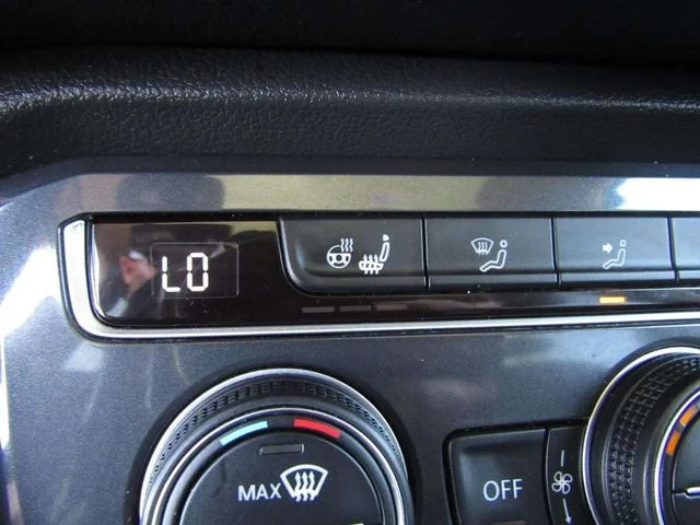 Used 2020 Deep Black Pearl Volkswagen  image 22