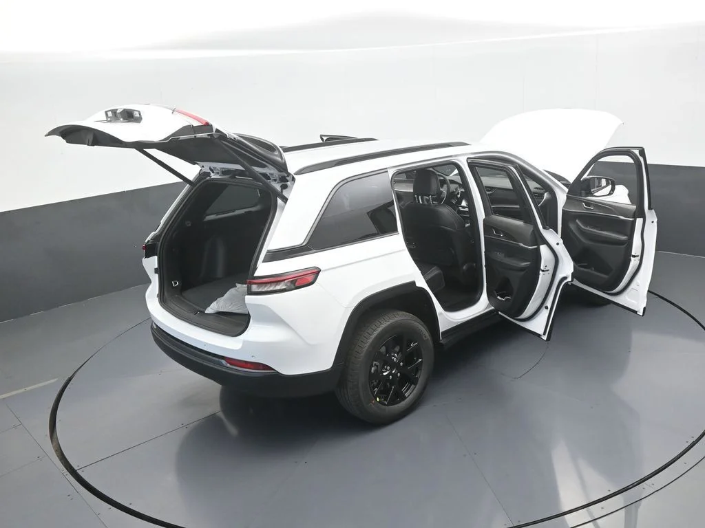 New 2026 Bright White Clear-Coat Exterior Paint Jeep Laredo image 67