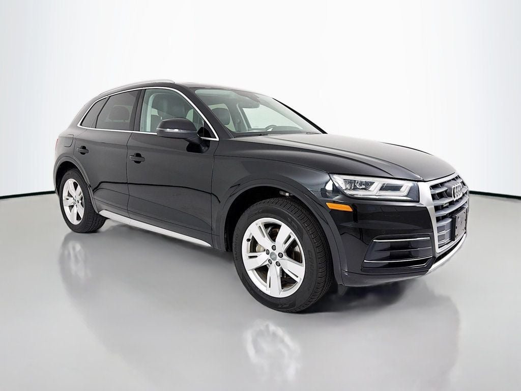 2019 Audi Q5 2.0T quattro S tronic Premium Plus's photo