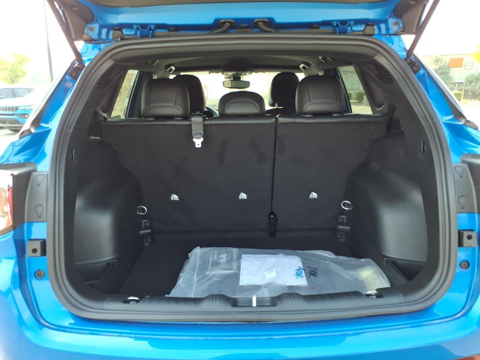 New 2026 Hydro Blue Pearl-Coat Exterior Paint Jeep Latitude Altitude image 30