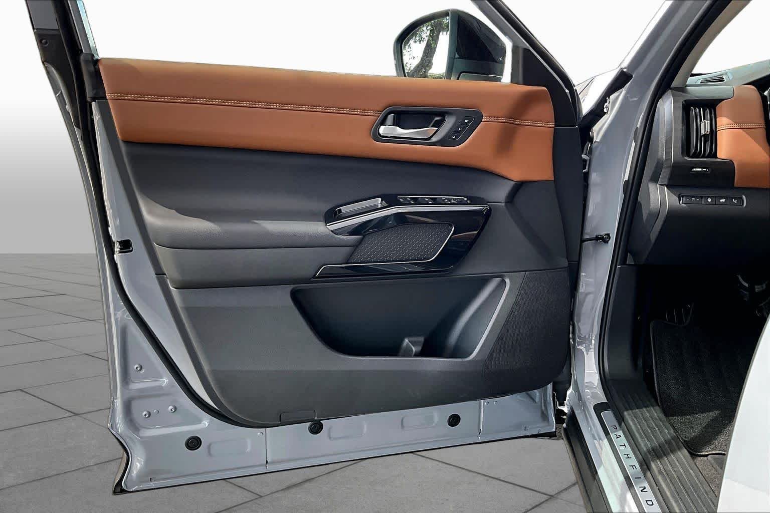 New 2026 Boulder Gray Pearl Nissan Platinum image 10