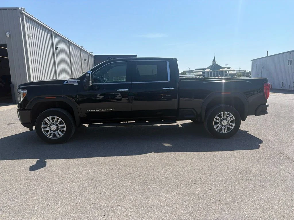Used 2022 Black GMC Denali image 3