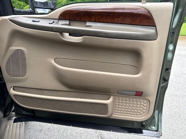Used 2001 Green Ford Limited image 9