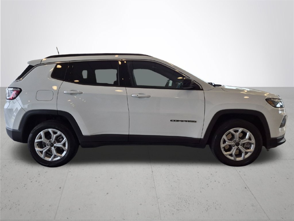 Used 2025 White Jeep Latitude image 6