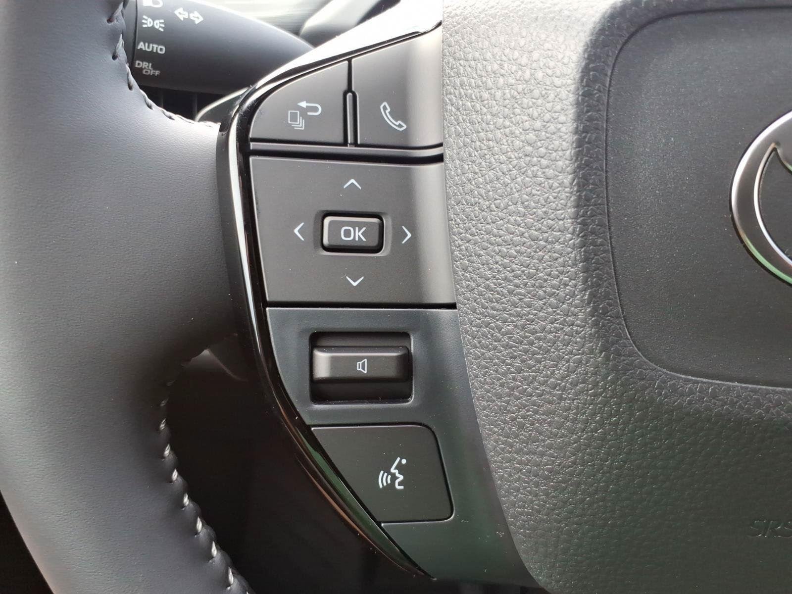 New 2026 Wind Chill Pearl with Midnight Black Metallic roof Toyota XSE image 16