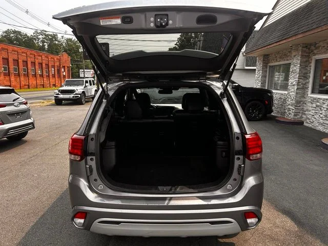 Used 2022  Mitsubishi  image 20