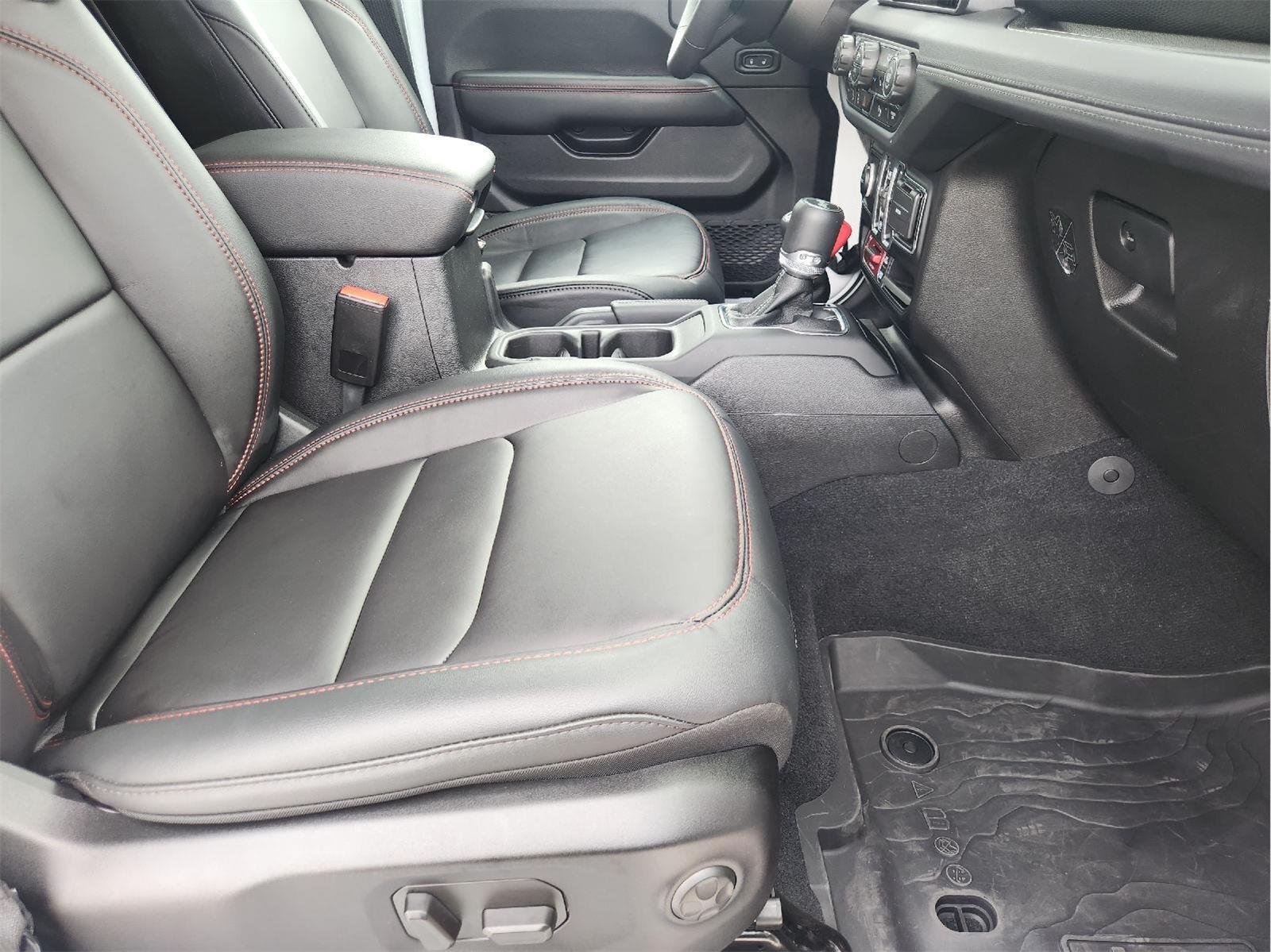 2025 Jeep Wrangler photo 14 of 34