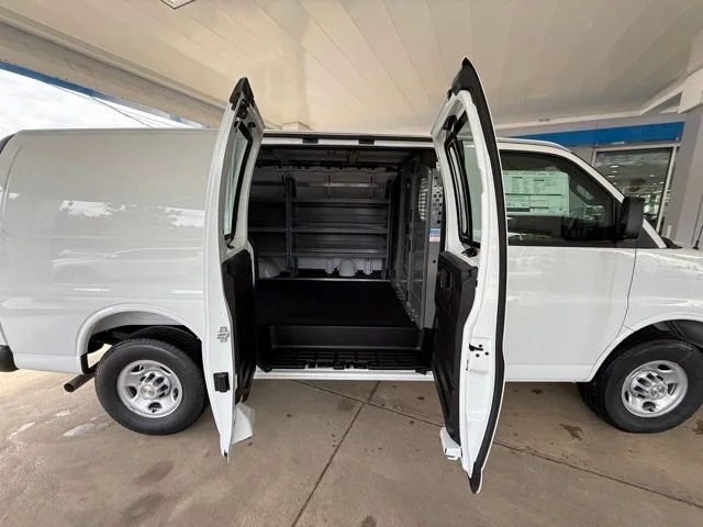 2025 Chevrolet Express Cargo Work Van - Photo 6