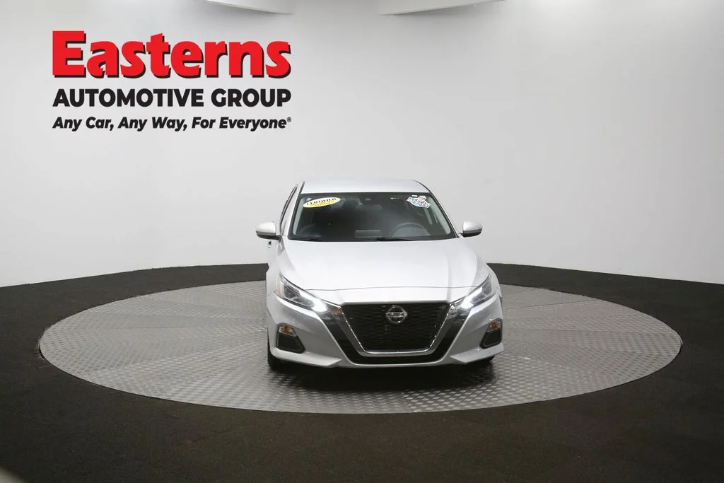 Used 2022 Silver Nissan 2.5 SV image 47