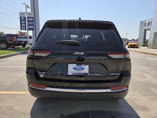 Used 2024 Diamond Black Crystal Pearlcoat Jeep Limited image 4