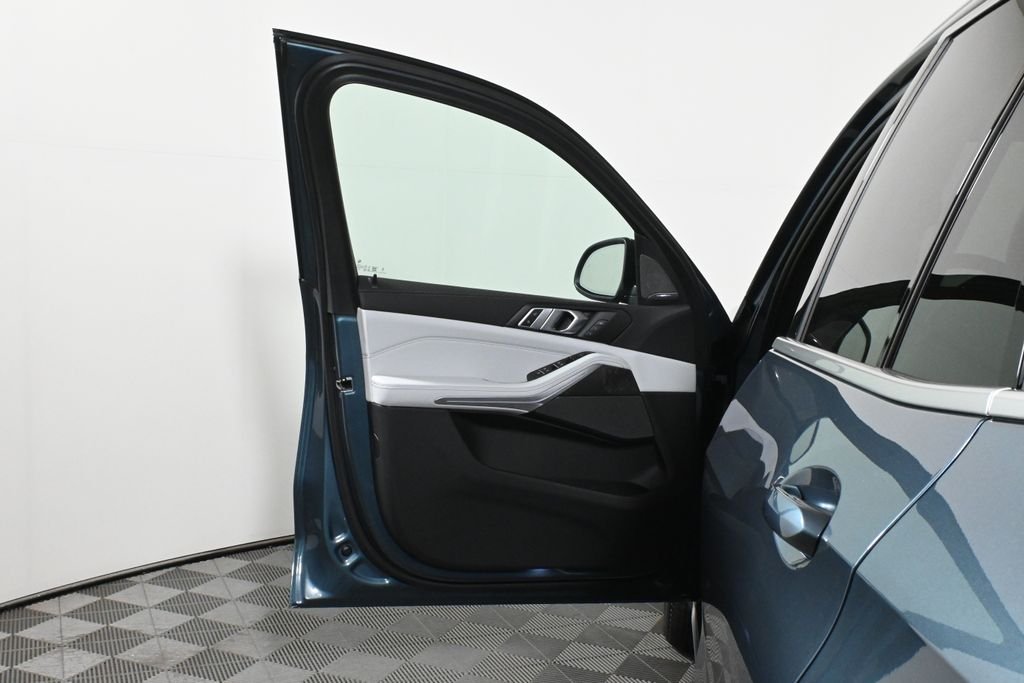 Used 2026 Blue BMW xDrive40i image 29