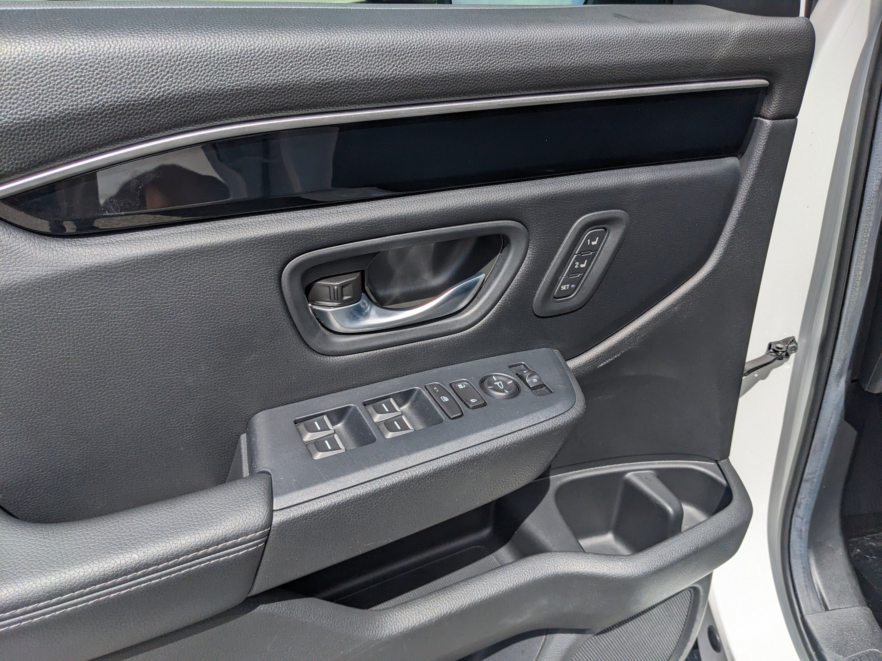 Certified Used 2025 Platinum White Honda Touring image 20