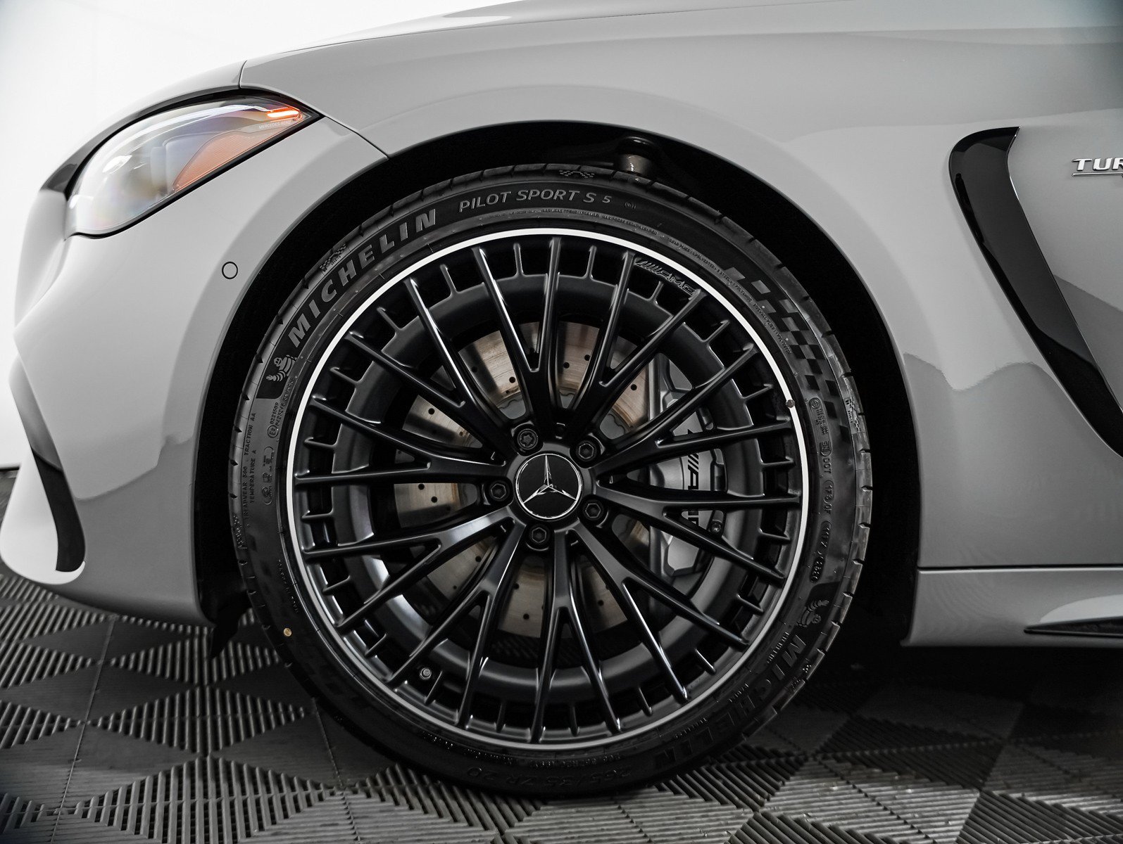 New 2027 MANUFAKTUR Alpine Grey Mercedes-Benz AMG® CLE 53 4MATIC+ Cabriolet image 6