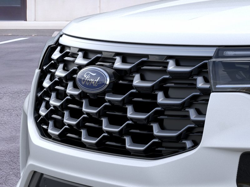 New 2026 Star White Metallic Tri-Coat Ford Platinum™ image 17