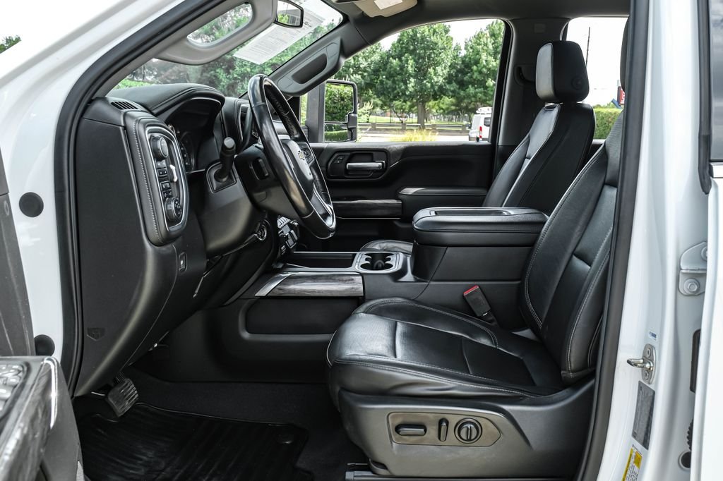 Used 2020 White Chevrolet LTZ image 3