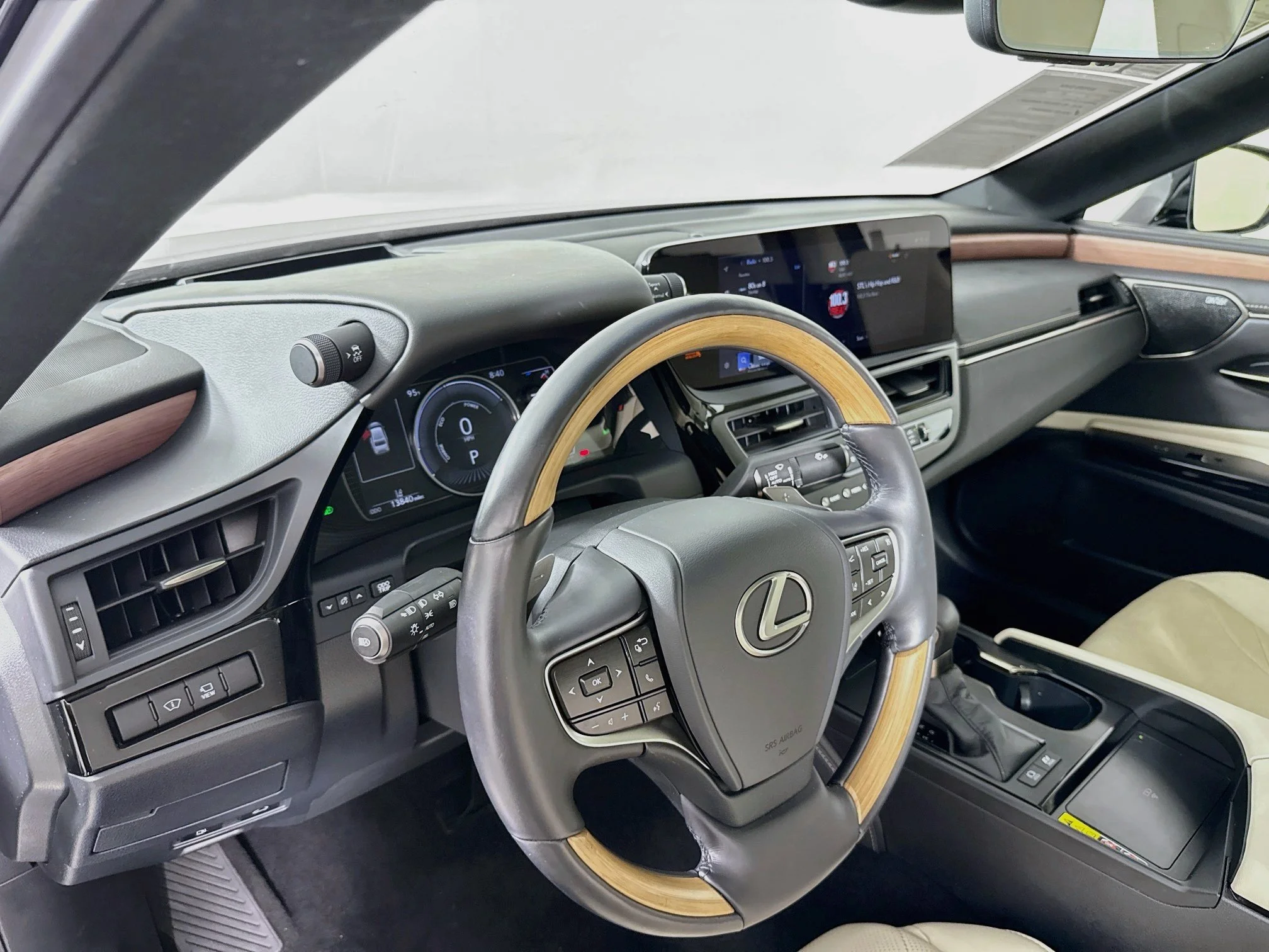 Certified Used 2025 Mica Lexus 300h Ultra Luxury image 9