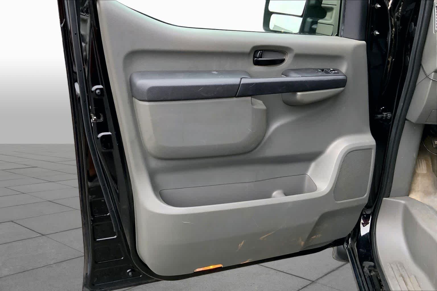 Used 2021 Super Black Nissan NV3500 HD SL image 18