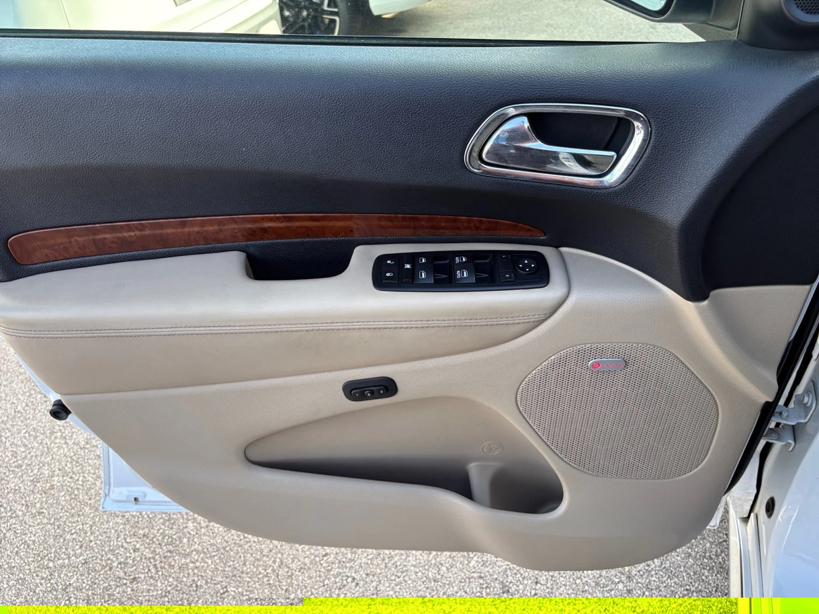 Used 2016 Ivory 3-Coat Dodge Citadel image 27