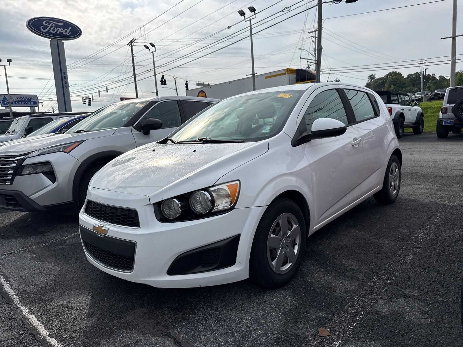 Used 2014 Summit White Chevrolet LS image 1