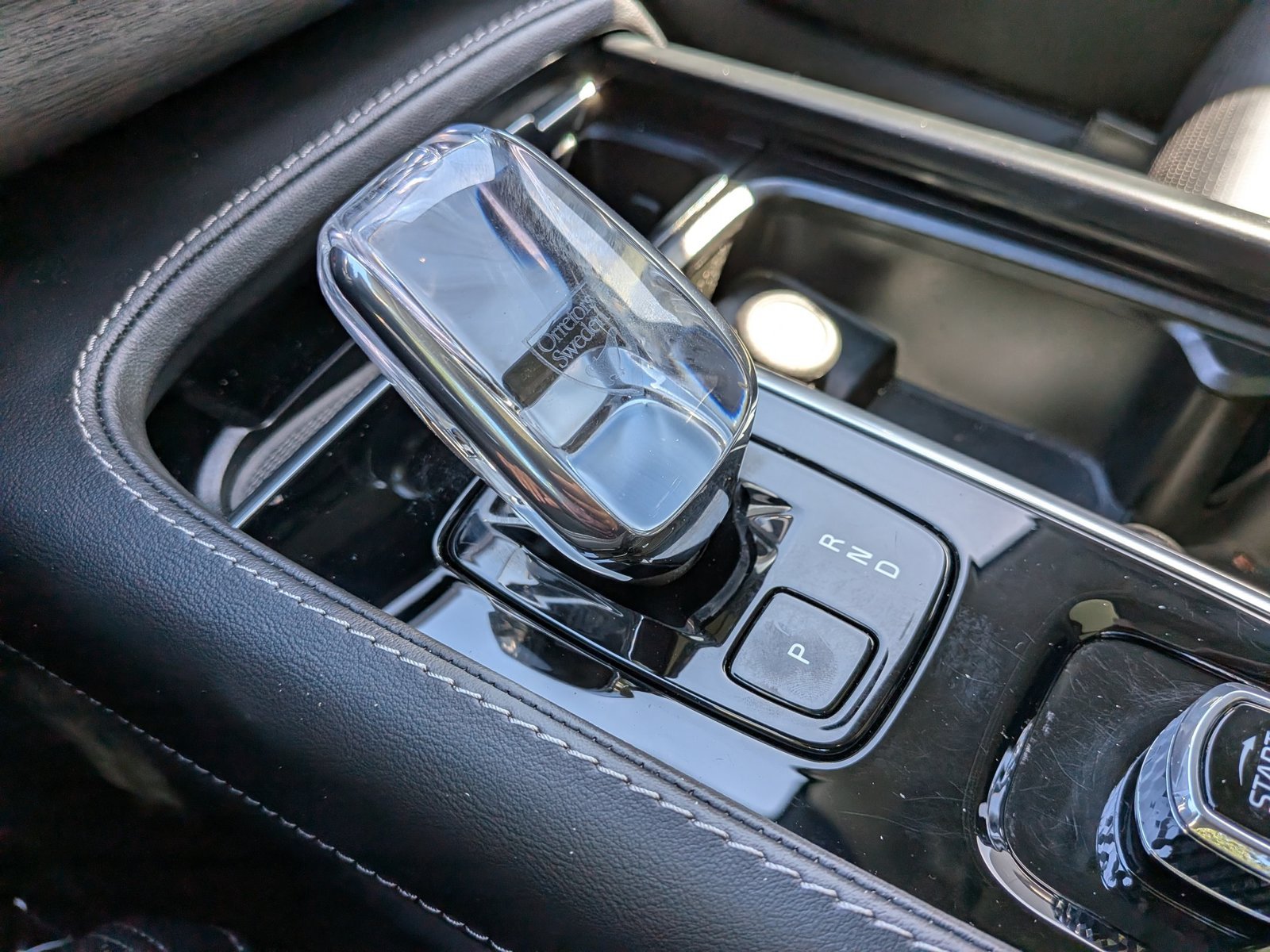 Used 2024 Onyx Black Metallic Volvo Ultimate Bright Theme image 12