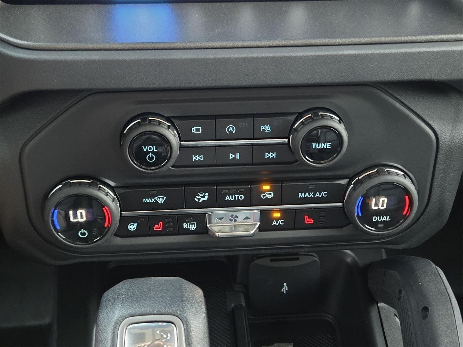 New 2026 Oxford White Ford Badlands® image 13