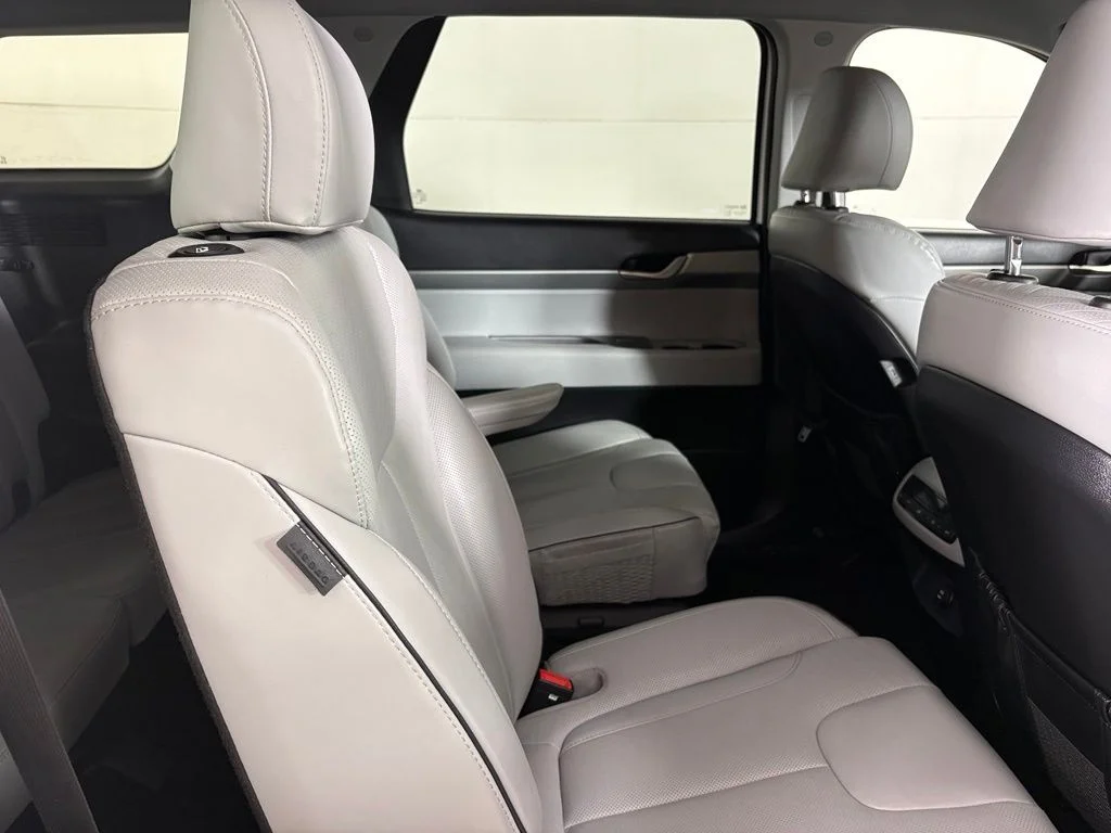 Used 2025 White Hyundai SEL image 17