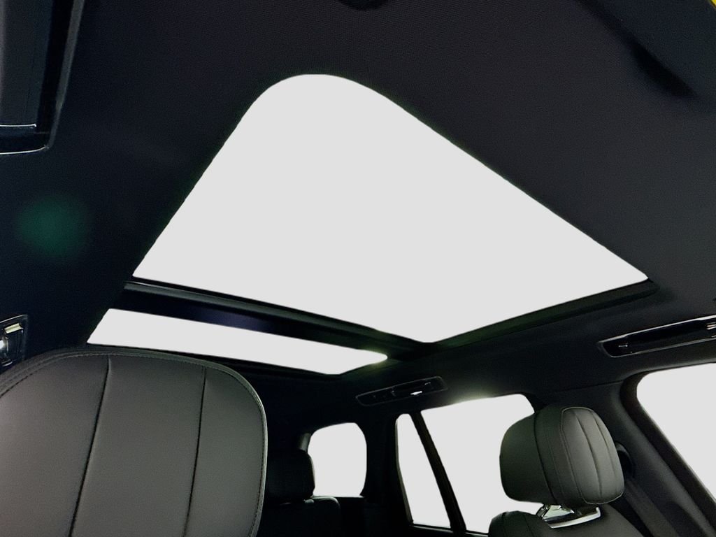 New 2026 Fuji White Land Rover SE image 18