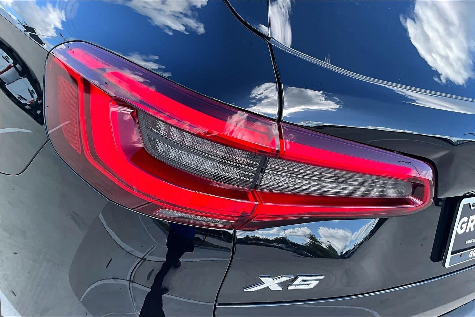 Used 2020 Jet Black BMW sDrive40i image 27