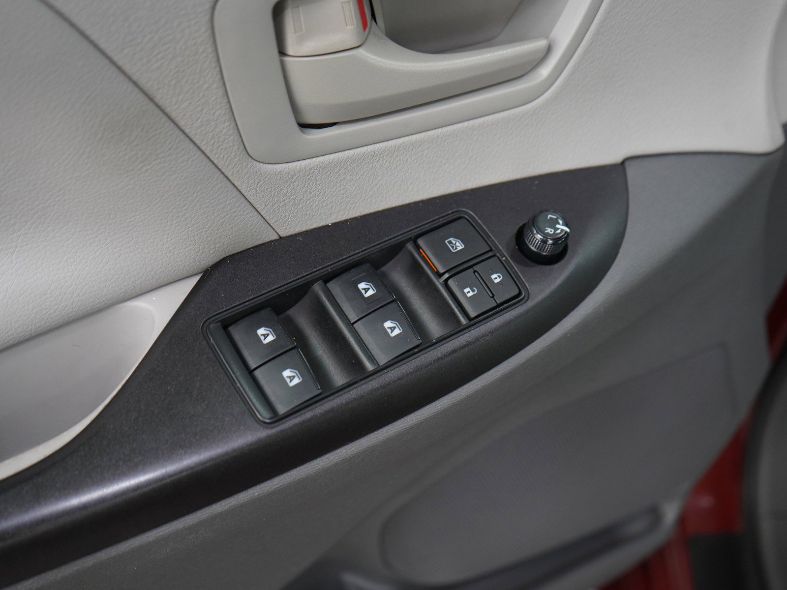 Used 2016 Salsa Red Pearl Toyota L image 21