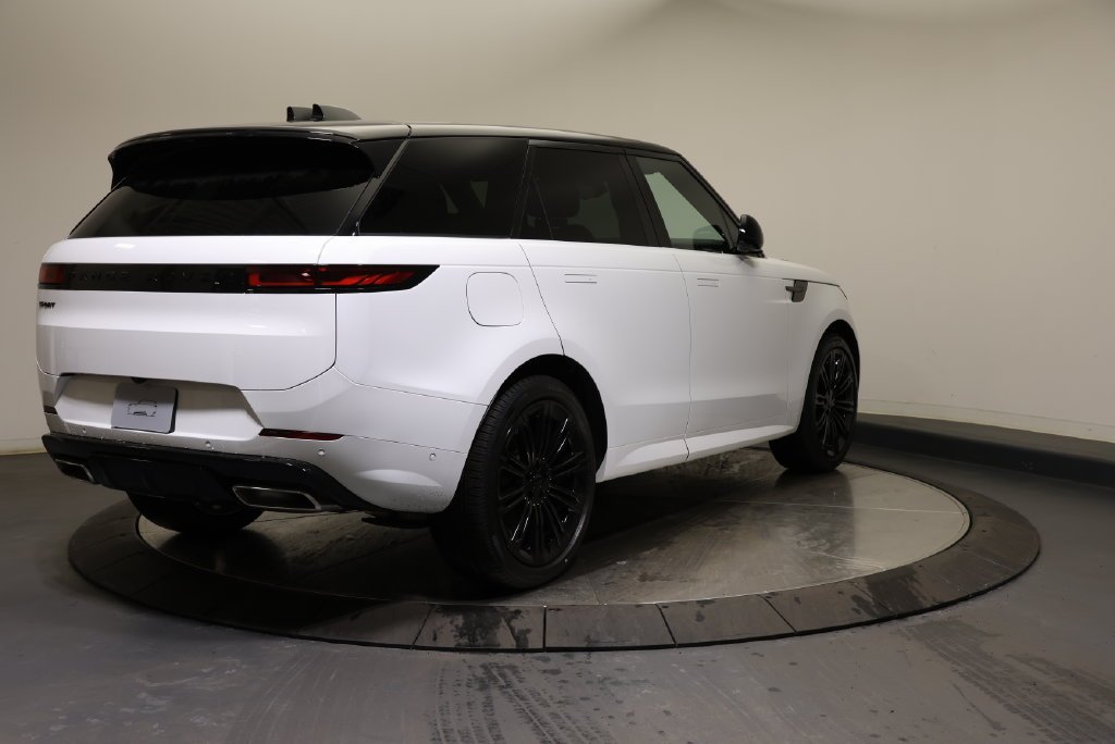 Certified Used 2026 Fuji White Land Rover Dynamic SE image 5