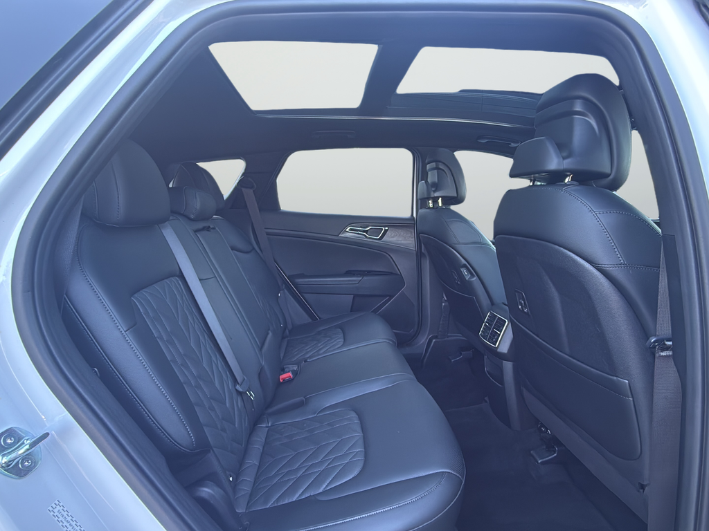 Used 2023 White Kia X-Pro Prestige image 10