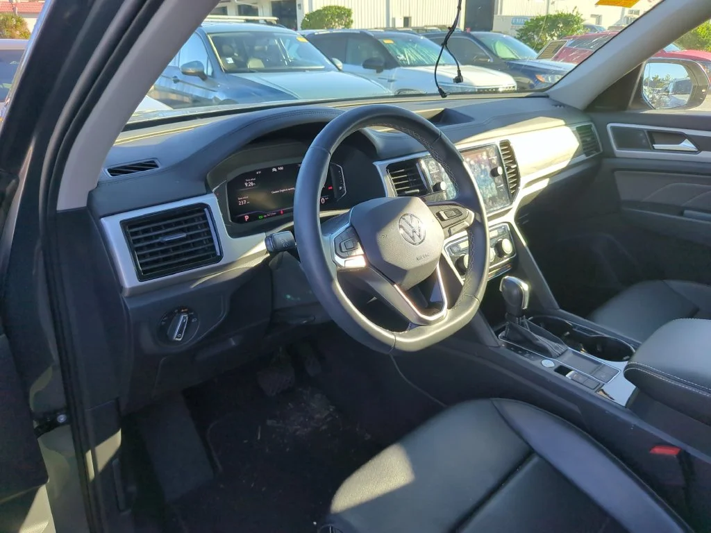 Used 2022 Gray Volkswagen 3.6L V6 SE w/Technology image 8