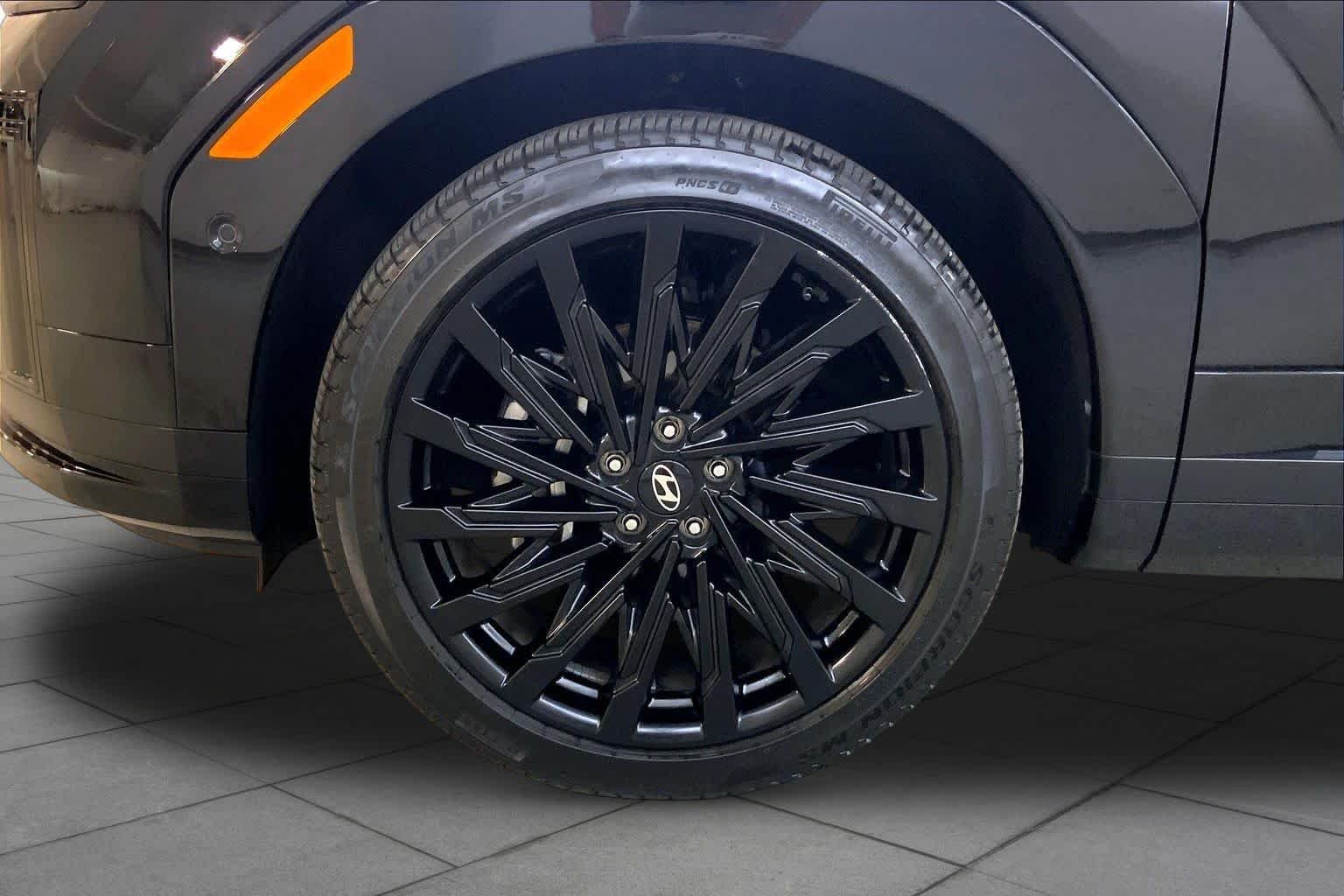 Used 2025 Phantom Black Hyundai Calligraphy image 10