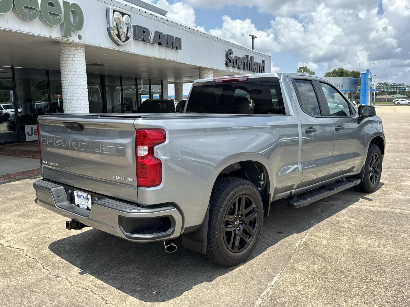 Used 2024 STERLING GRAY MET Chevrolet Custom image 7