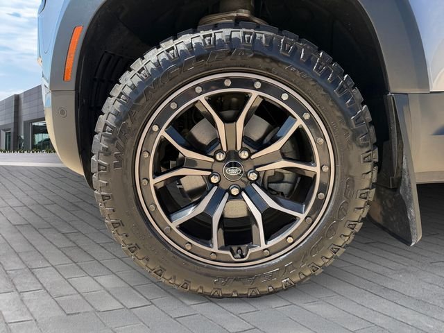 Used 2022 Eiger Grey Metallic Land Rover S image 9