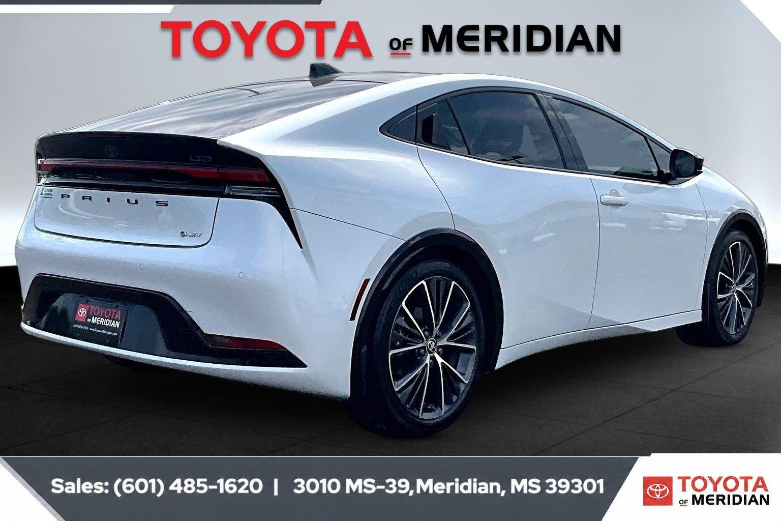 Used 2024 Wind Chill Pearl Toyota Limited image 11