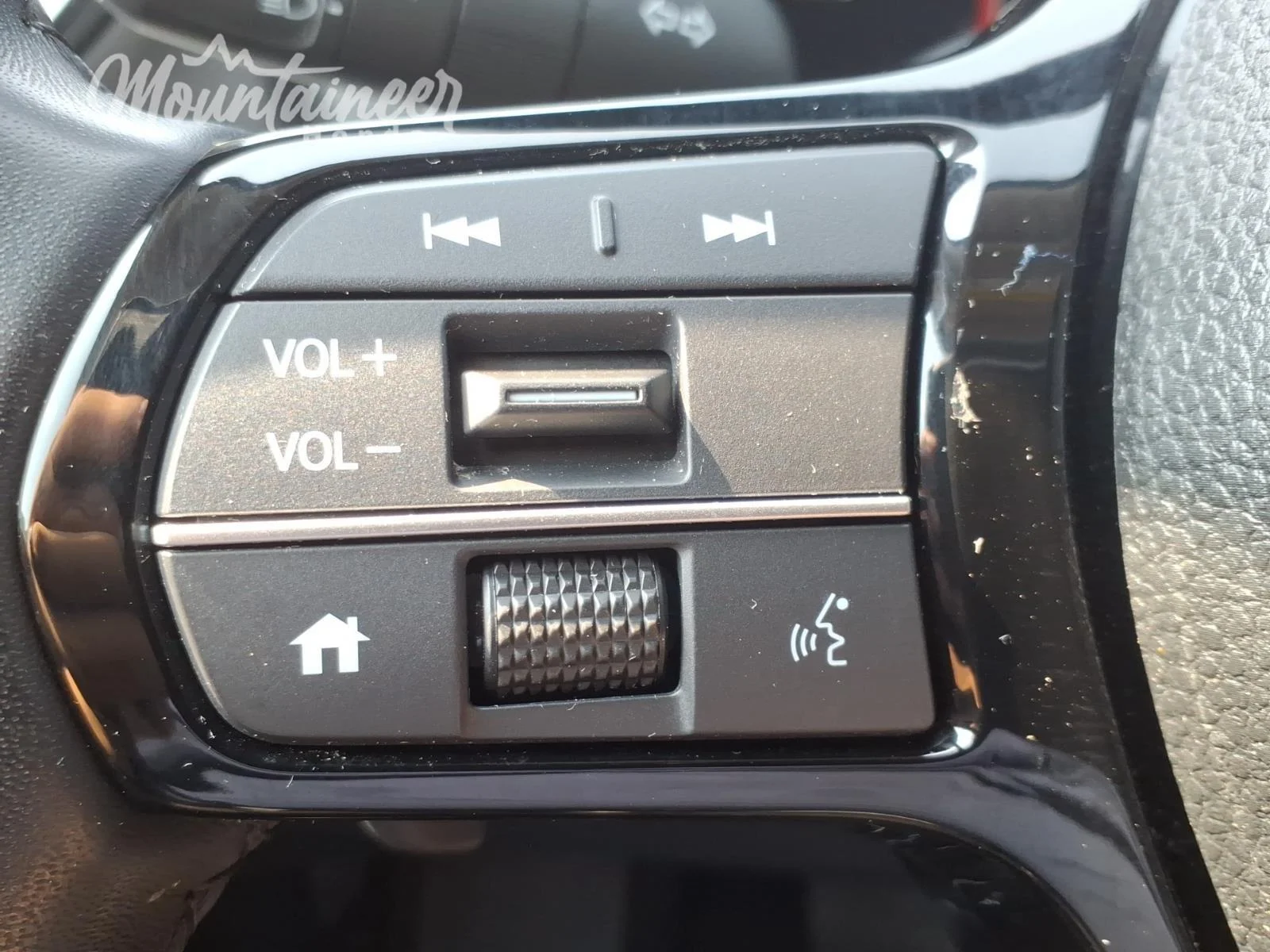 Used 2025 Obsidian Blue Pearl Honda Touring image 32