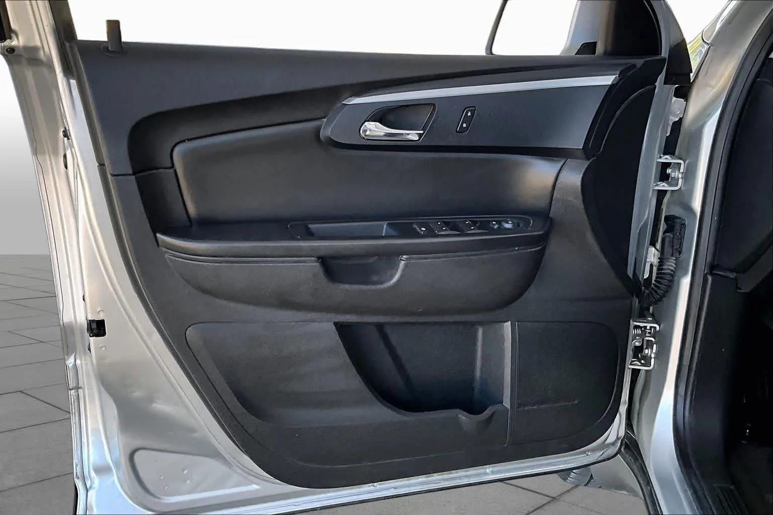 Used 2012 Silver Ice Metallic Chevrolet LT w/1LT image 20