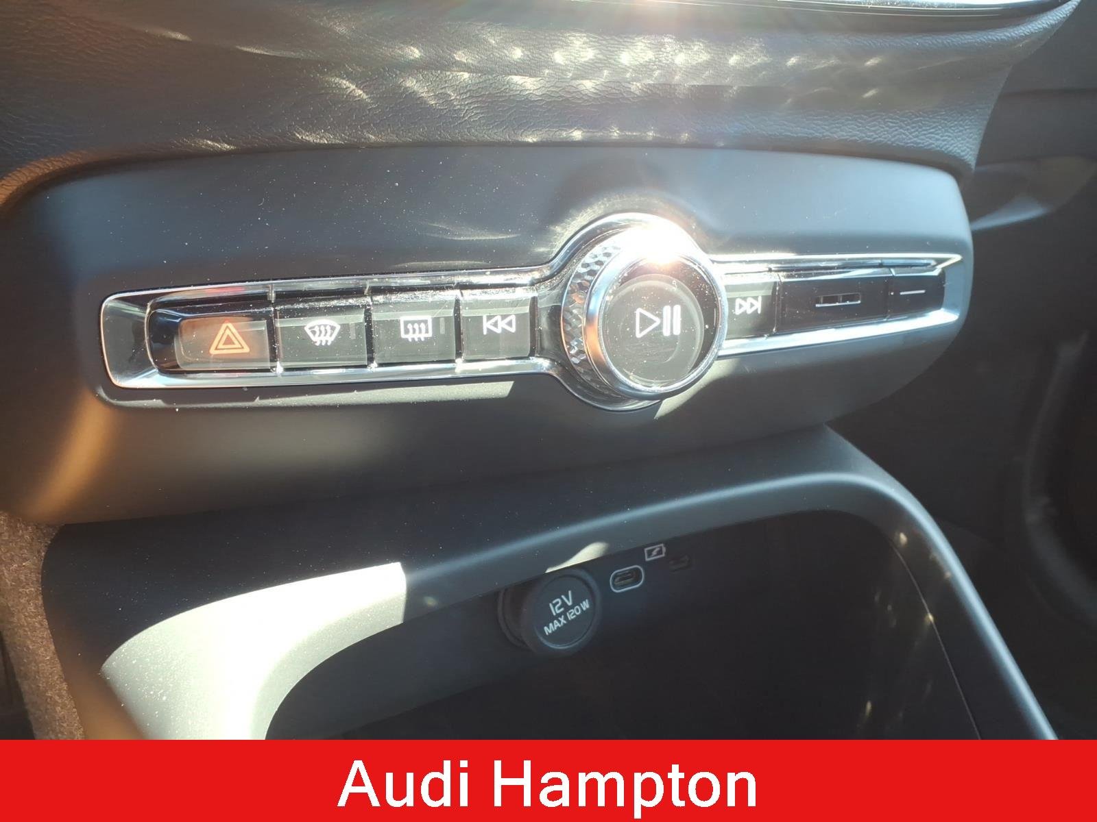 Used 2024 Vapor Grey Metallic Volvo Ultimate Bright Theme image 28