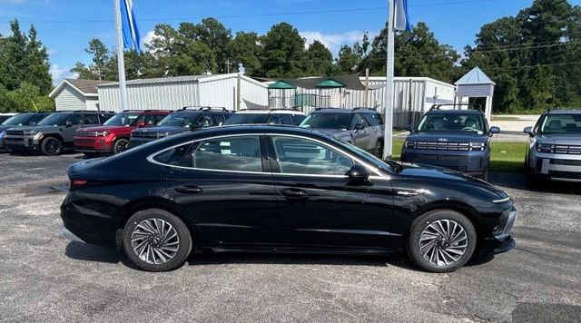 New 2026 Black Hyundai SEL image 2
