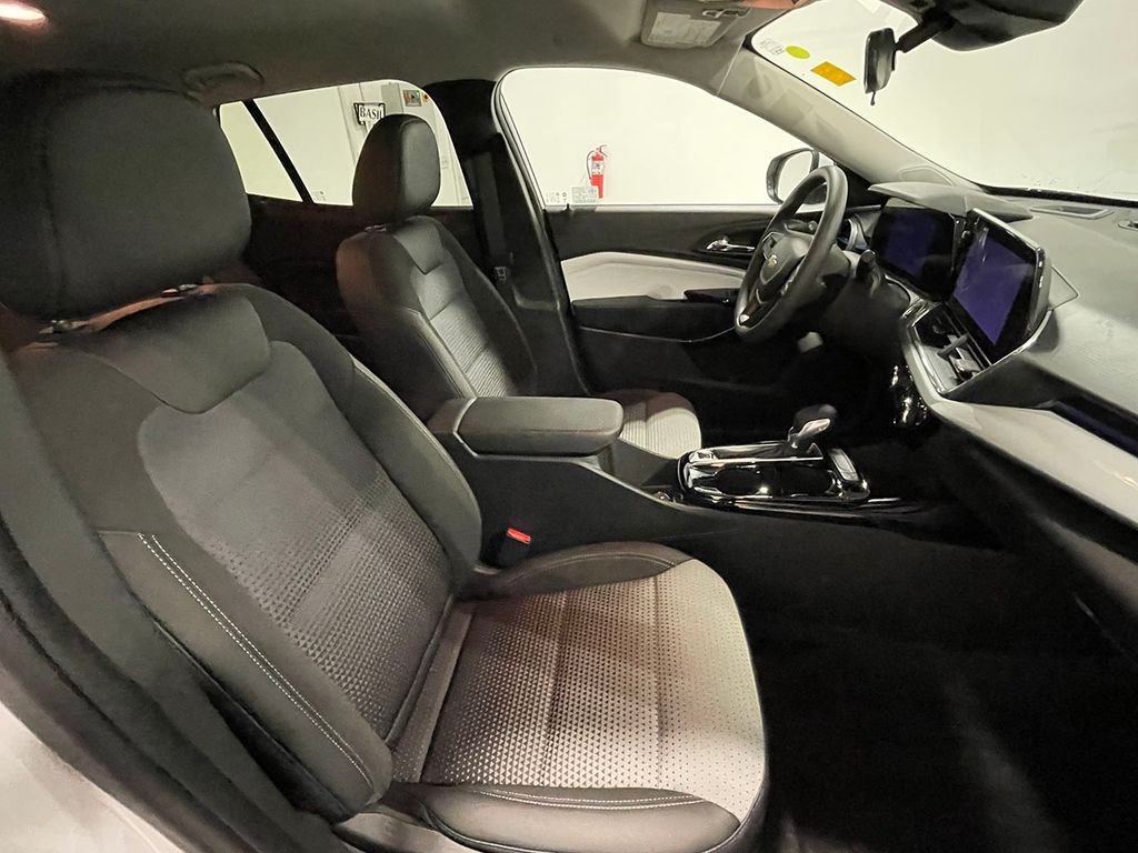 Used 2025 White Chevrolet LT image 24