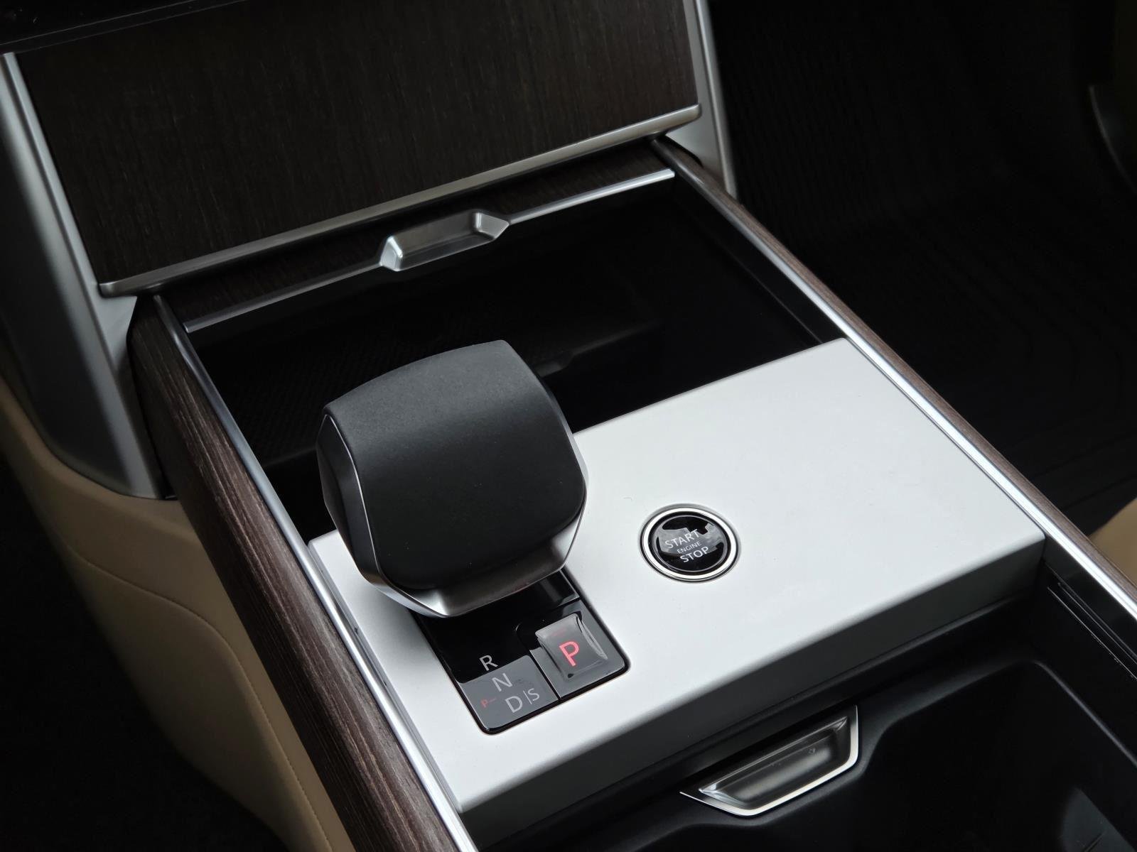 New 2026 Fuji White Land Rover SE image 29