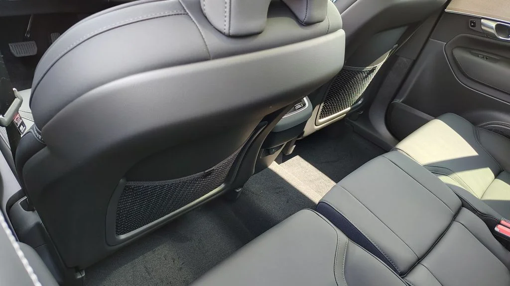 New 2026 Blue Volvo B6 Plus 7-Seater image 35
