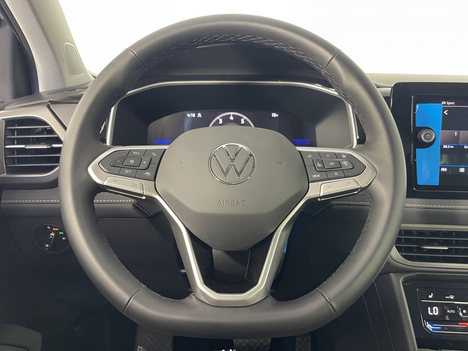2025 Volkswagen Taos SE Black - Photo 24