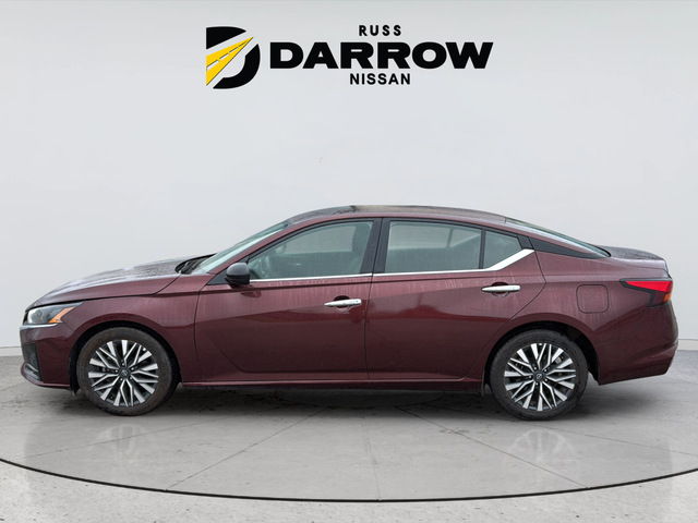 Used 2025 Red Nissan 2.5 SV image 2
