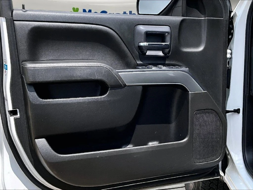 Used 2019 White Chevrolet LT image 21